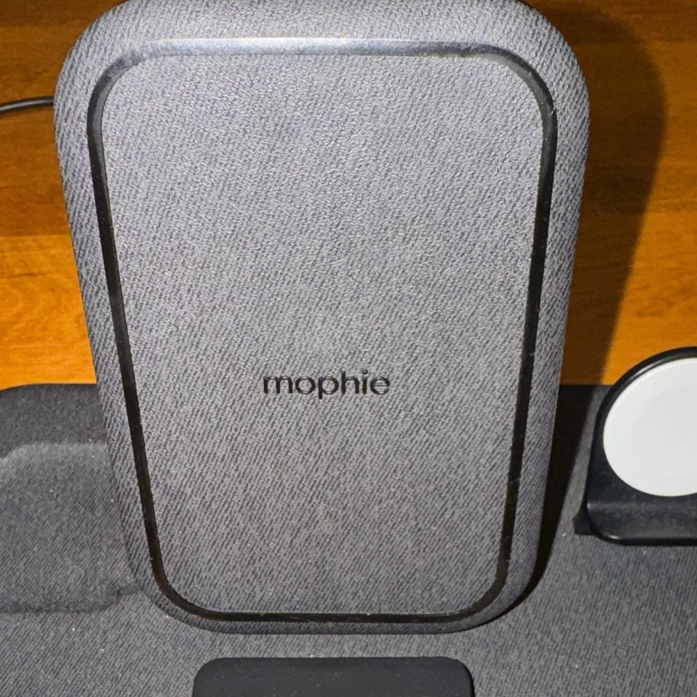 Mophie Dual Wireless Charging Pad in Dark Gray